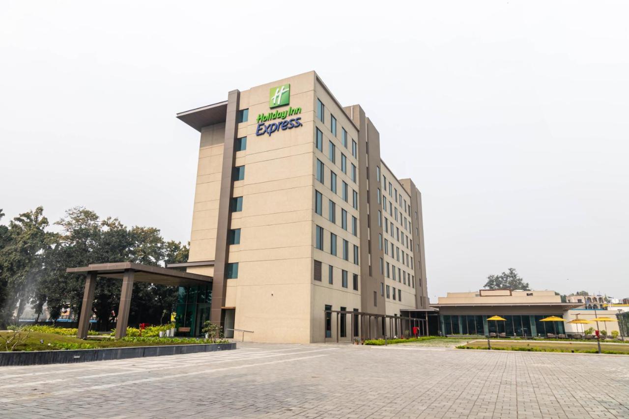 Hotel Express Airport By Ihg 4*