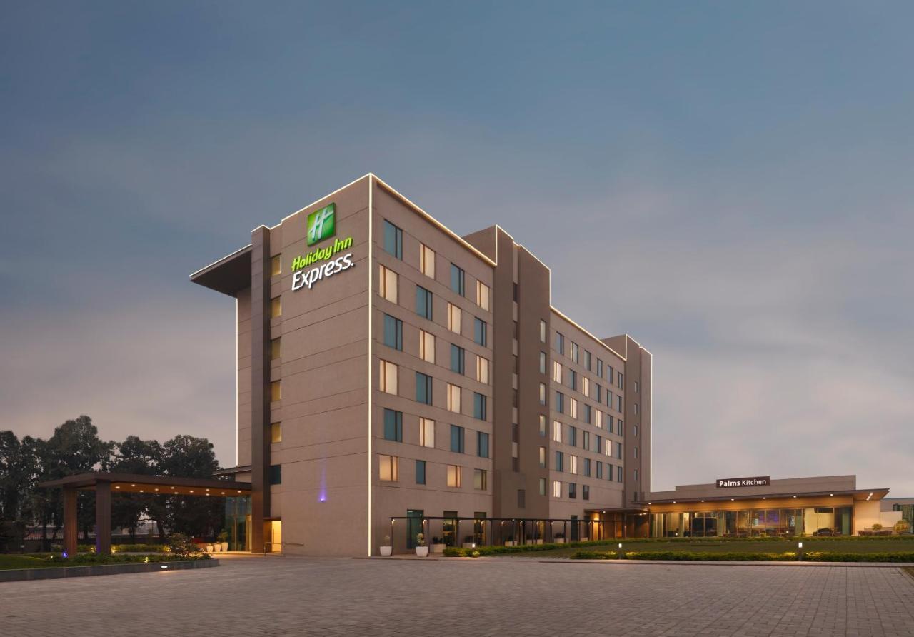 Hotel Express Airport By Ihg 4*