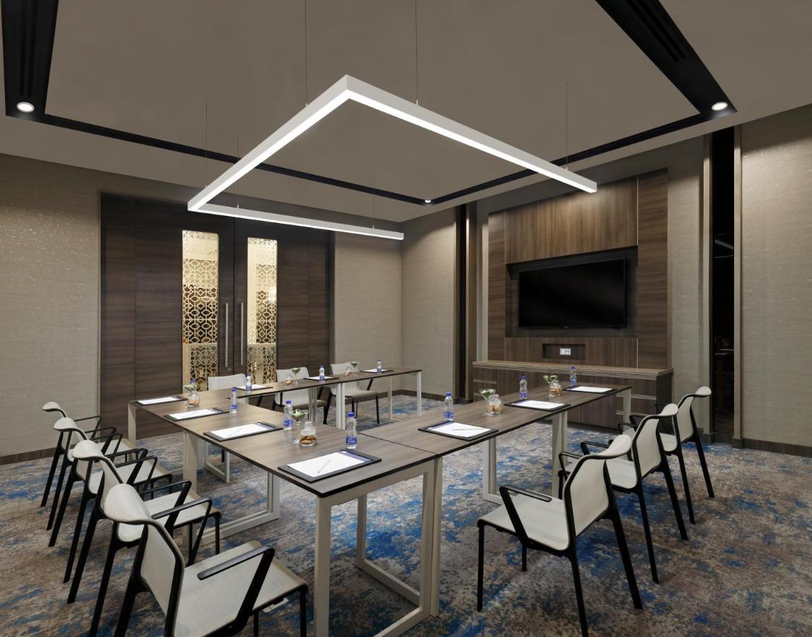 Hotel Express Airport By Ihg 4*