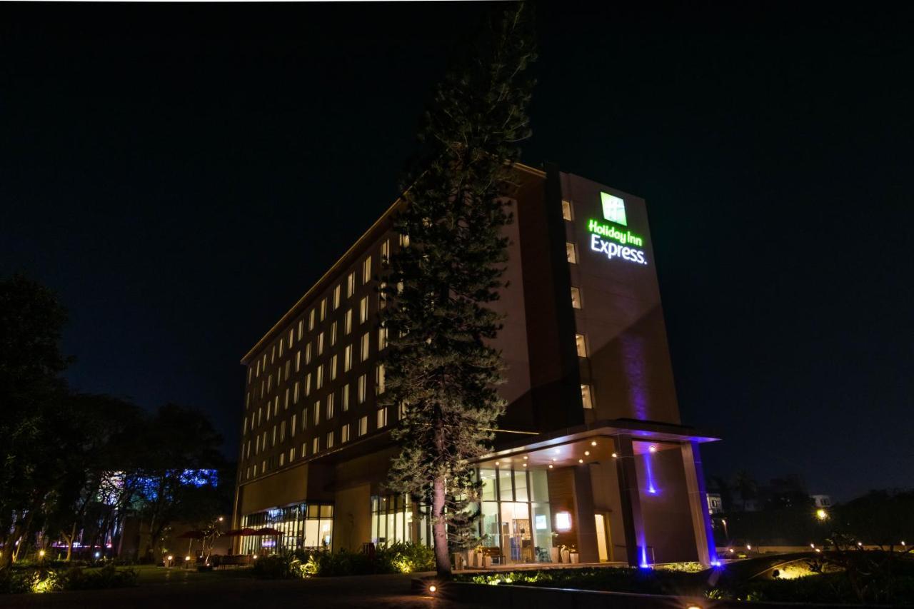 Express Airport By Ihg Hotel